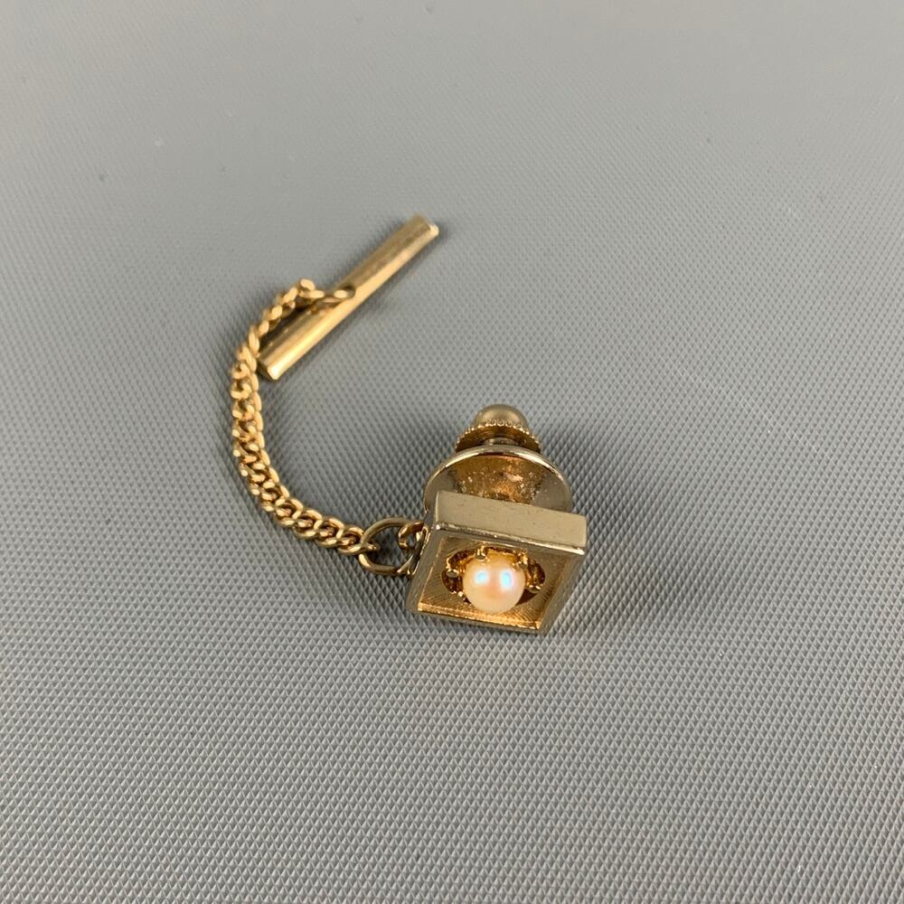 NO BRAND Gold Tone Metal Square Lapel Pin